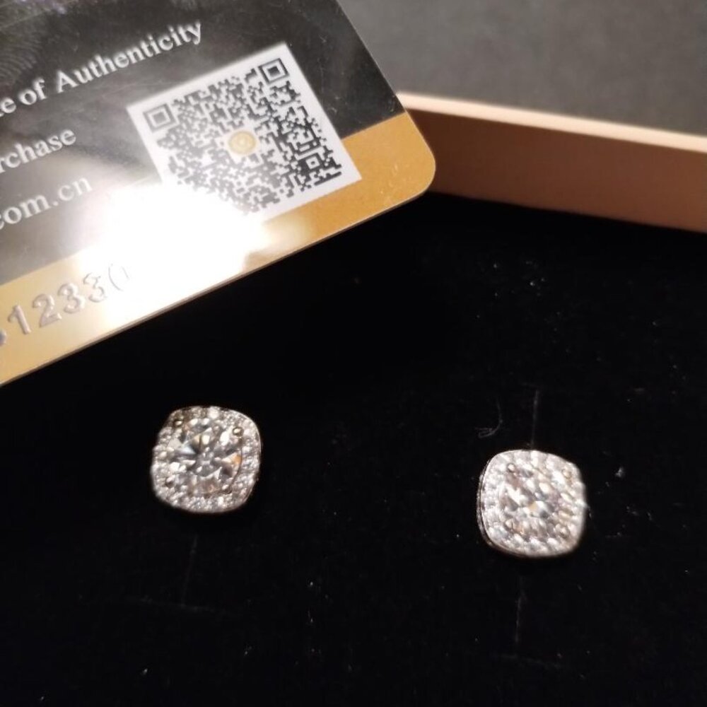 BRAND NEW IN BOX STERLING SILVER MOISSANITE DIAMOND STUDS